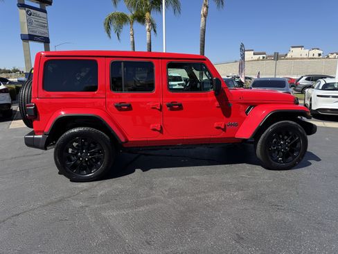 Used 2025 Jeep Wrangler Unlimited Sahara w/ Safety Group AWD/4WD image 11