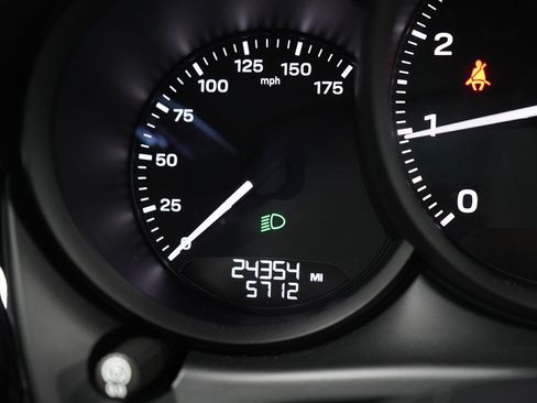 Used 2022 Porsche Macan AWD/4WD image 31
