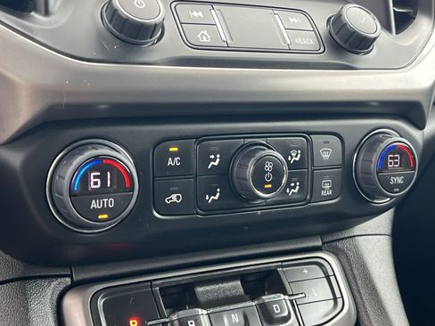 Used 2023 GMC Acadia AT4 image 21