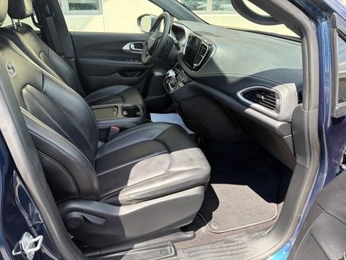 Used 2023 Chrysler Pacifica Touring-L w/ S Appearance Package FWD image 20