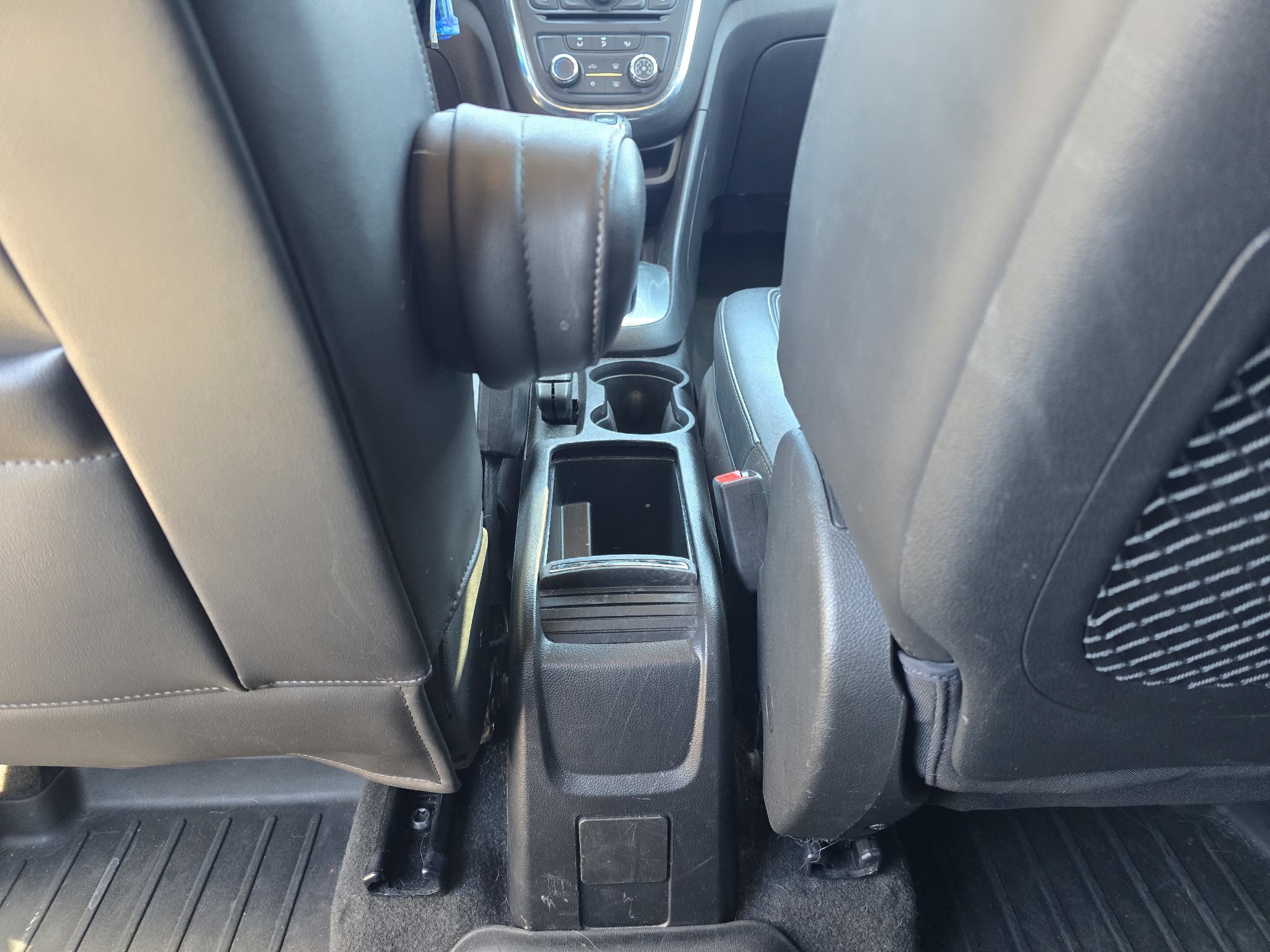 Used 2015 Buick Encore FWD image 29
