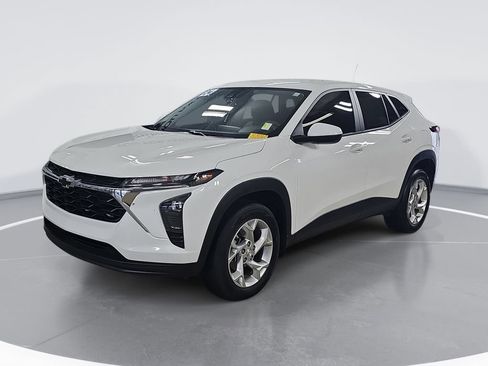 Certified 2024 Chevrolet Trax LS w/ LS Convenience Package FWD image 9