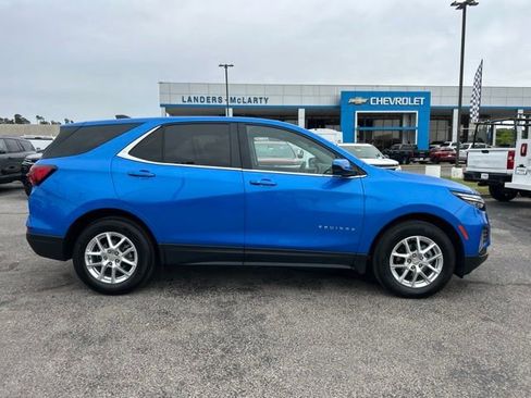 Used 2024 Chevrolet Equinox LT AWD/4WD image 2