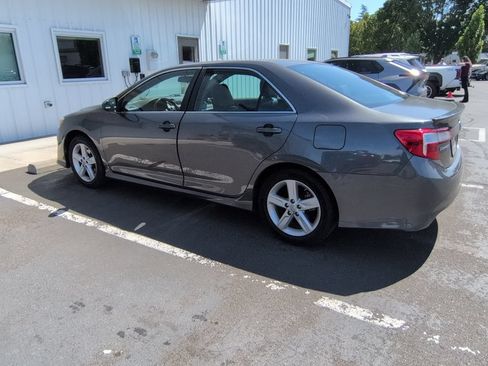 Used 2014 Toyota Camry SE FWD image 9