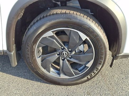 Used 2024 Nissan Rogue SV w/ SV Premium Package image 11