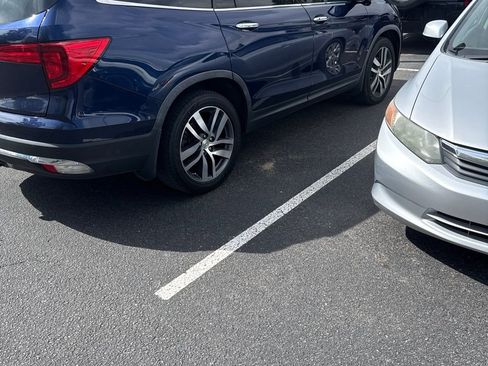 Used 2016 Honda Pilot Touring image 1