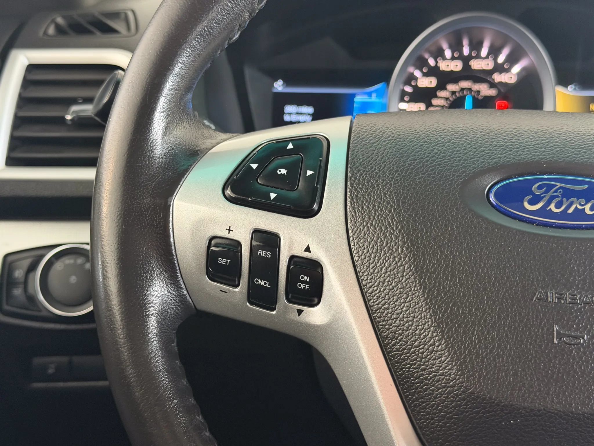 Used 2015 Ford Explorer XLT w/ Equipment Group 202B FWD image 36
