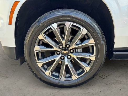 Used 2025 Chevrolet Tahoe High Country AWD/4WD image 9