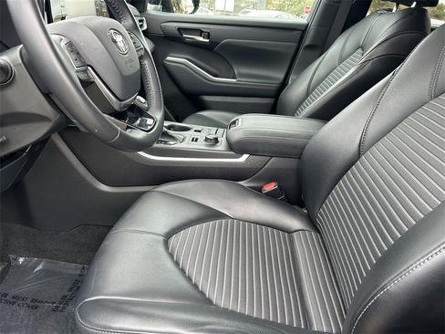 Used 2021 Toyota Highlander XSE image 11