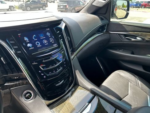 Used 2016 Cadillac Escalade ESV Platinum AWD/4WD image 24