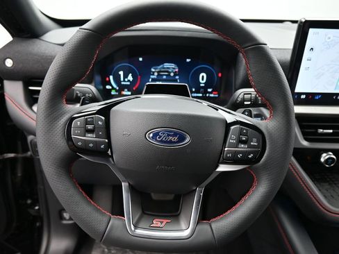 Used 2025 Ford Explorer ST image 14