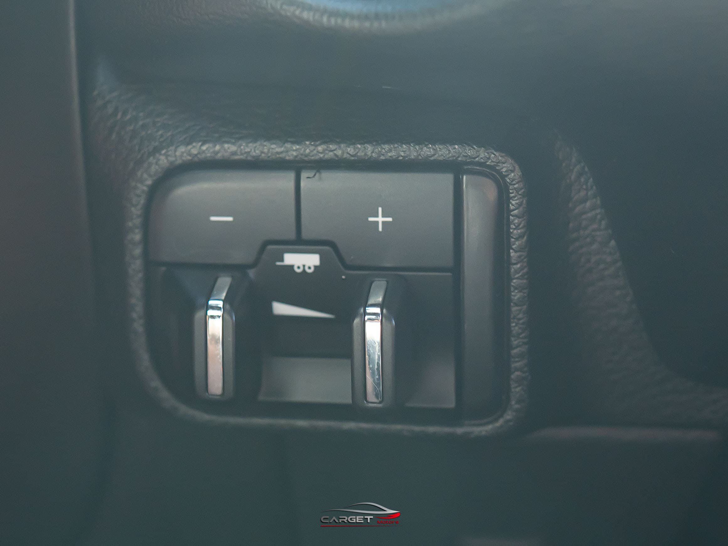 Used 2023 Dodge Durango R/T w/ Tow 'N Go Package AWD/4WD image 35
