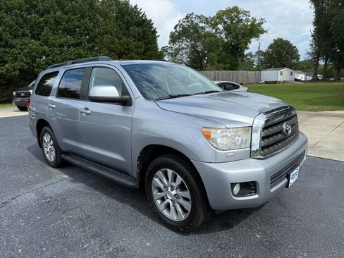 Used 2012 Toyota Sequoia SR5 RWD image 5