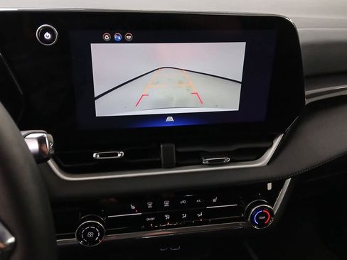 Used 2025 Chevrolet Equinox LT image 9