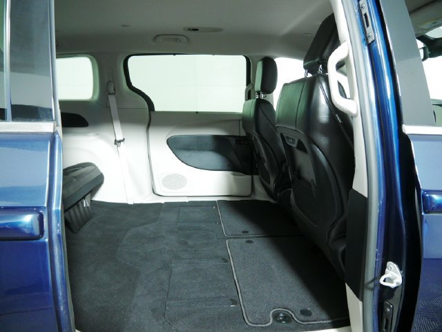 Used 2024 Chrysler Pacifica Touring-L AWD/4WD image 14