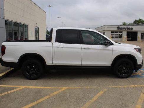 Used 2025 Honda Ridgeline Black Edition image 6