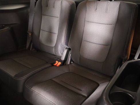 Used 2017 Ford Explorer XLT image 12