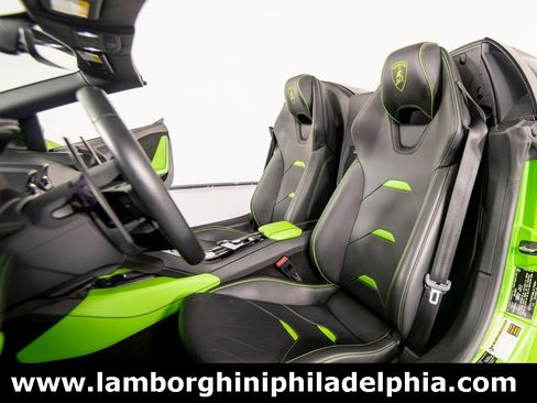 Used 2021 Lamborghini Huracan EVO image 11