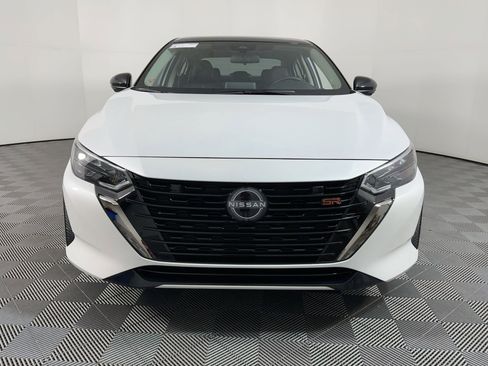 Used 2025 Nissan Sentra SR w/ SR Premium Package image 4