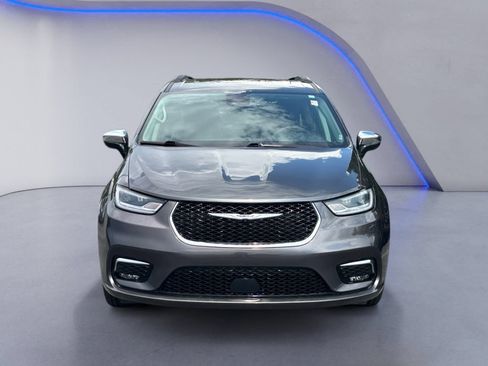 Used 2023 Chrysler Pacifica Limited FWD image 9