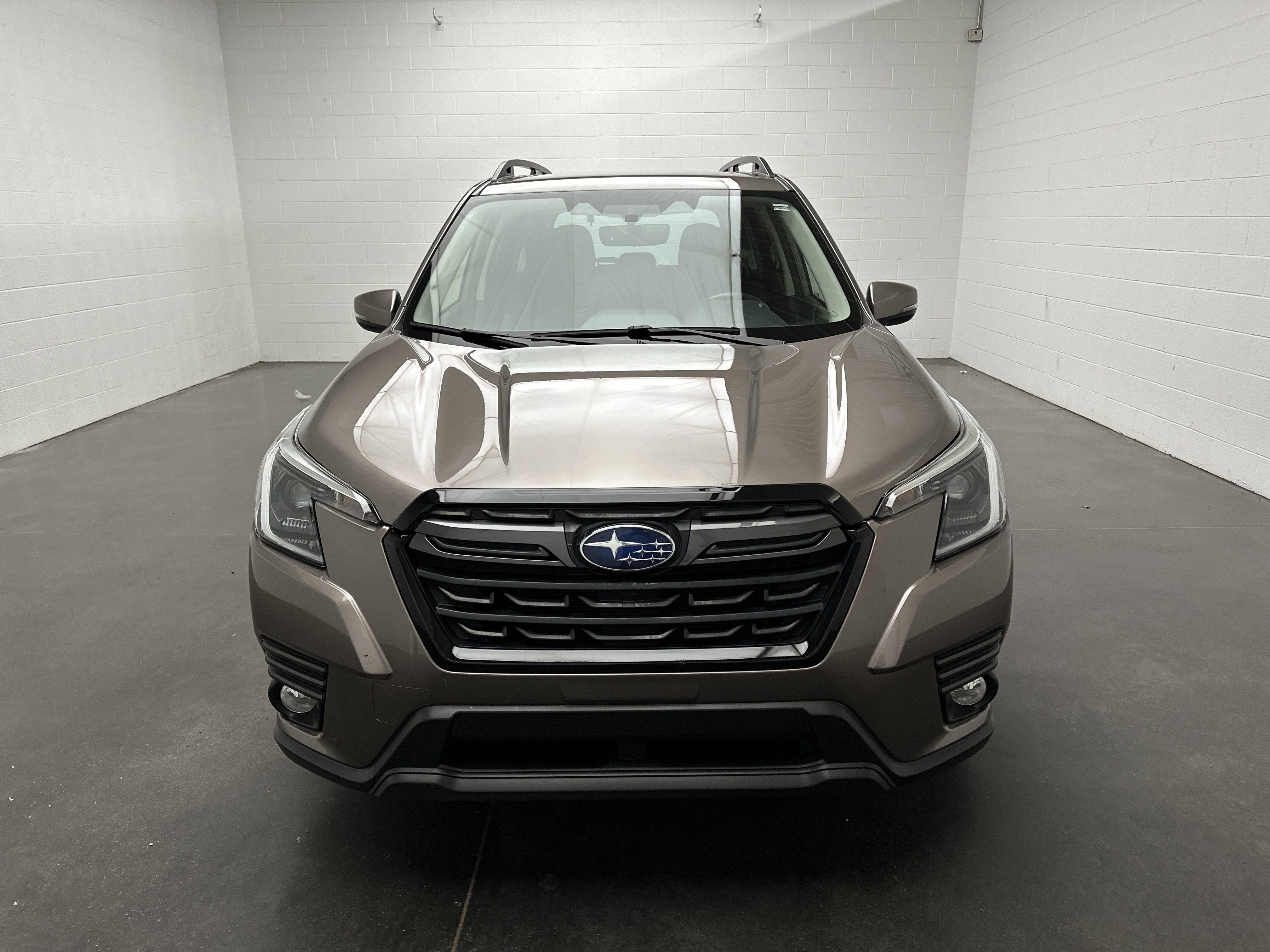 Used 2023 Subaru Forester Limited AWD/4WD image 3