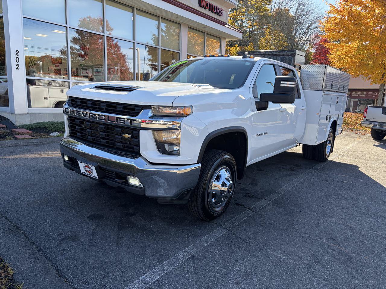 Used 2022 Chevrolet Silverado 3500 LT w/ Convenience Package AWD/4WD image 2