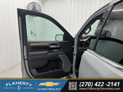 Used 2025 GMC Sierra 1500 Denali AWD/4WD image 8