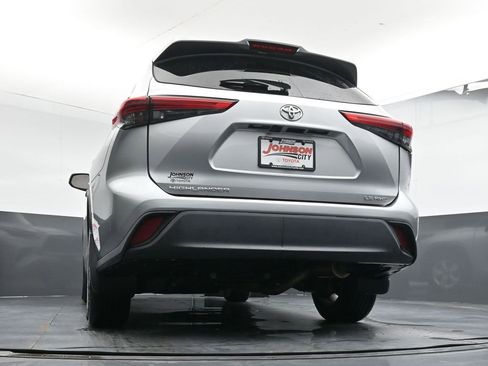 Used 2021 Toyota Highlander LE image 37