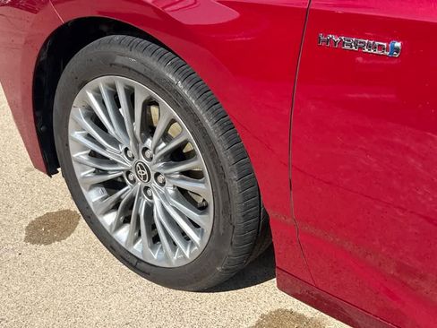 Used 2021 Toyota Avalon Limited w/ Advanced Safety Package FWD image 11