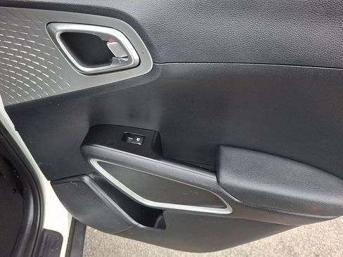 Used 2021 Kia Soul LX image 14