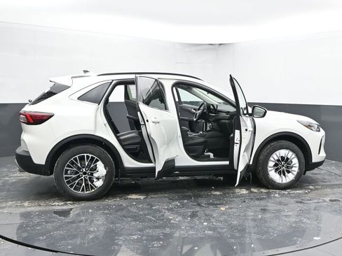 New 2026 Ford Escape SE w/ Class II Trailer Tow Package image 50