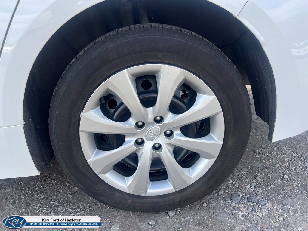 Used 2025 Toyota Corolla LE FWD image 7