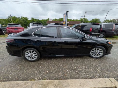 Used 2021 Toyota Camry LE FWD image 7