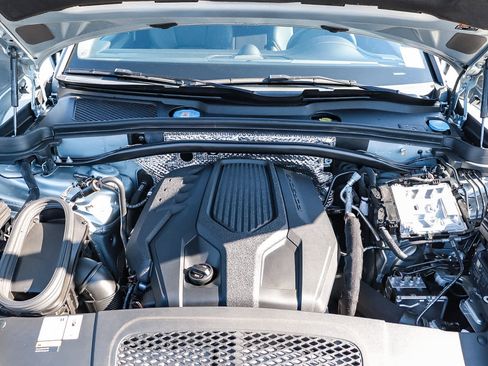 Used 2023 Porsche Macan Turbo image 28