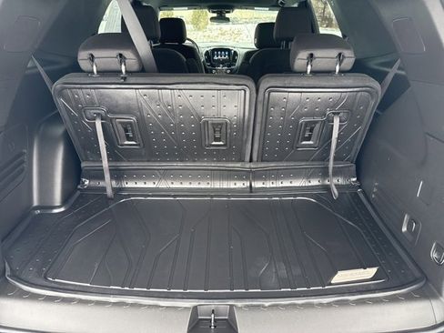 Used 2023 Chevrolet Traverse LT image 11
