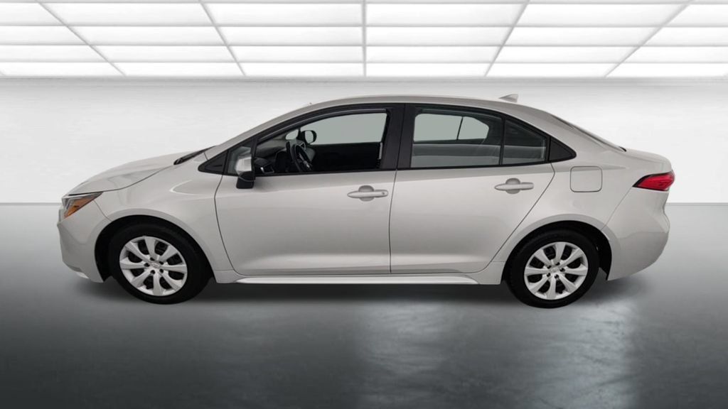 Used 2024 Toyota Corolla LE FWD image 3