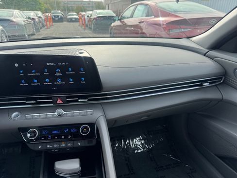 Used 2025 Hyundai Elantra SEL image 35