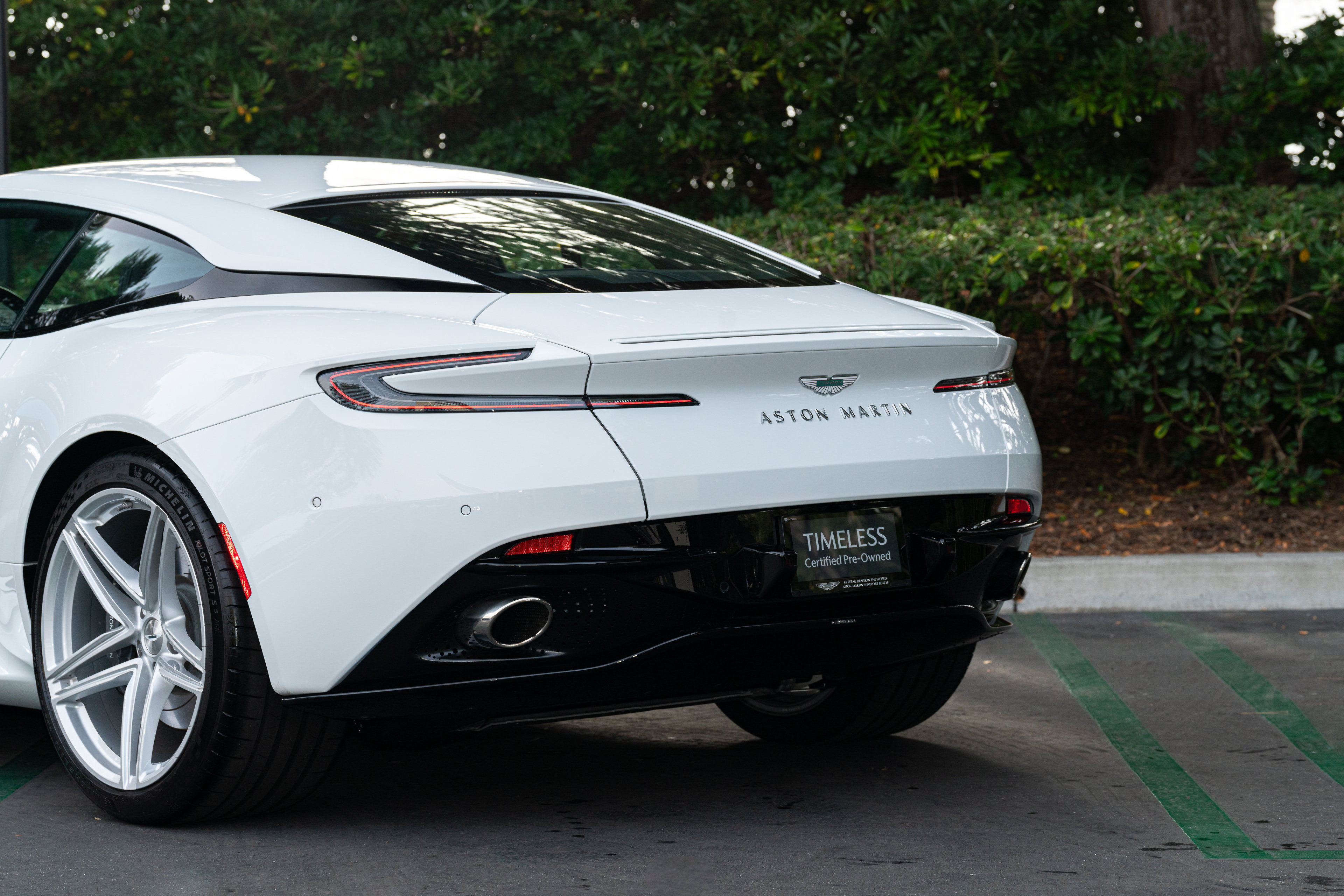 Used 2024 Aston Martin DB12 Coupe RWD image 10