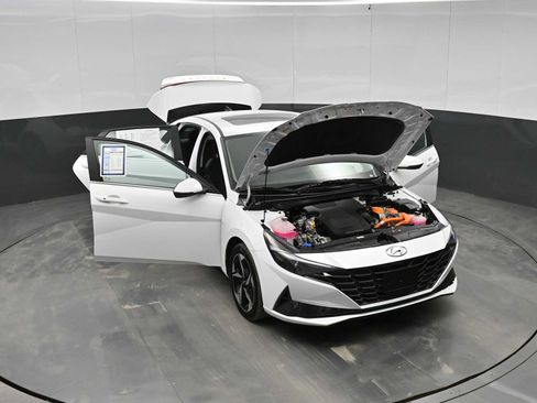 Used 2023 Hyundai Elantra Limited image 40