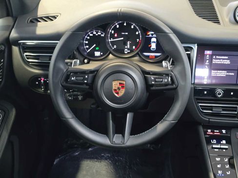 Used 2025 Porsche Macan AWD/4WD image 21