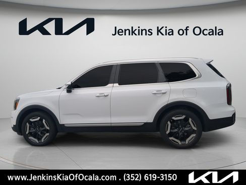Certified 2023 Kia Telluride EX w/ EX Captain's Chair Package FWD image 6