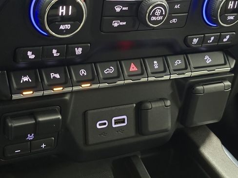 Used 2020 Chevrolet Silverado 1500 LTZ w/ LTZ Plus Package image 32