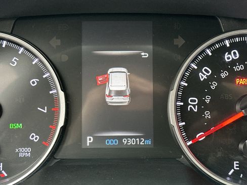 Used 2021 Toyota RAV4 XLE Premium image 22