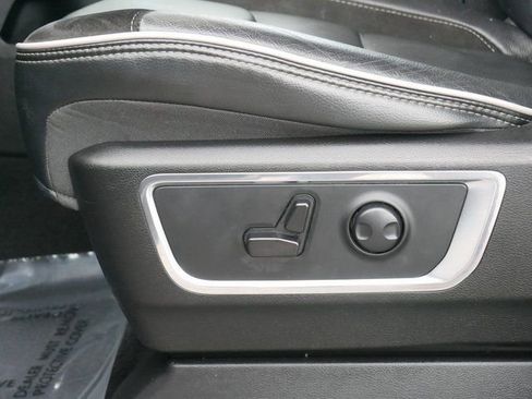 Used 2025 RAM 1500 Laramie image 13