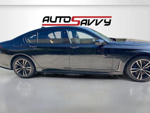 Used 2022 BMW 750i xDrive w/ Executive Package image 8