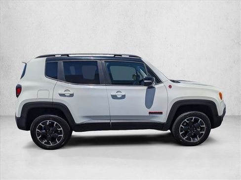 Used 2023 Jeep Renegade Trailhawk AWD/4WD image 4