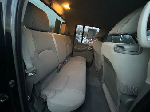 Used 2011 Nissan Frontier S image 12