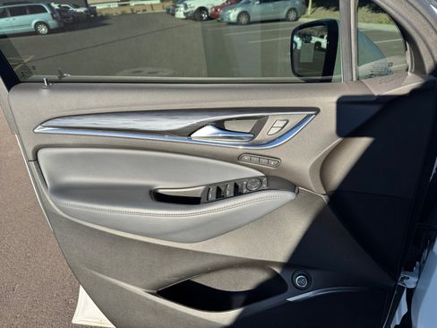 Used 2022 Buick Enclave Premium image 13