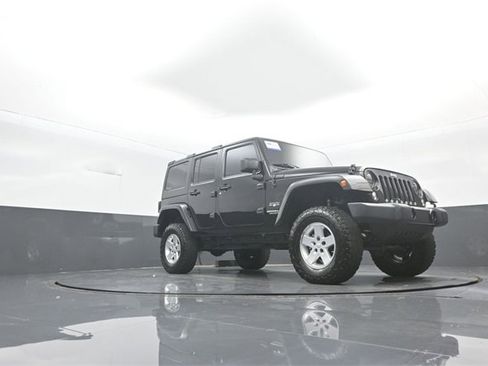 Used 2017 Jeep Wrangler Unlimited Sahara image 25