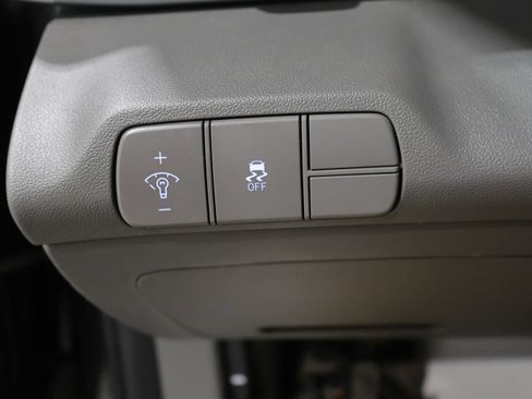Used 2025 Hyundai Elantra SEL FWD image 30